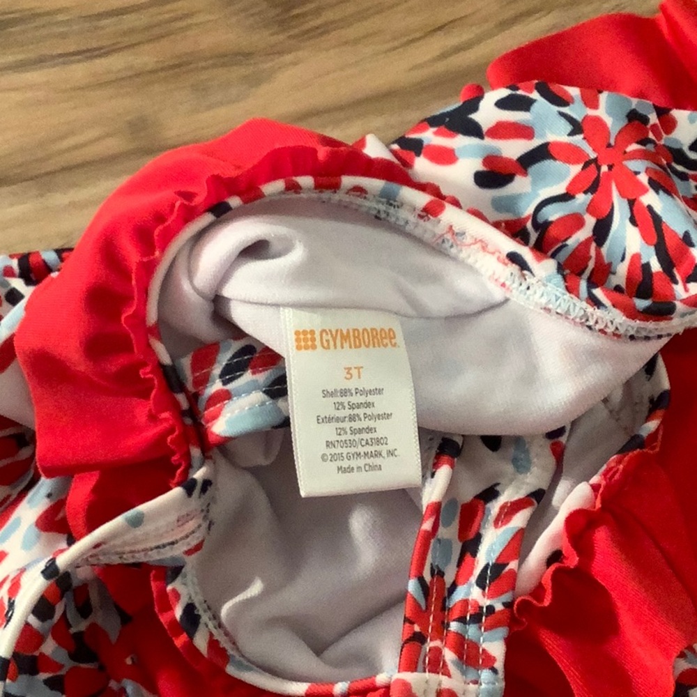 Girls swim and shorts - Picture 6 of 9
